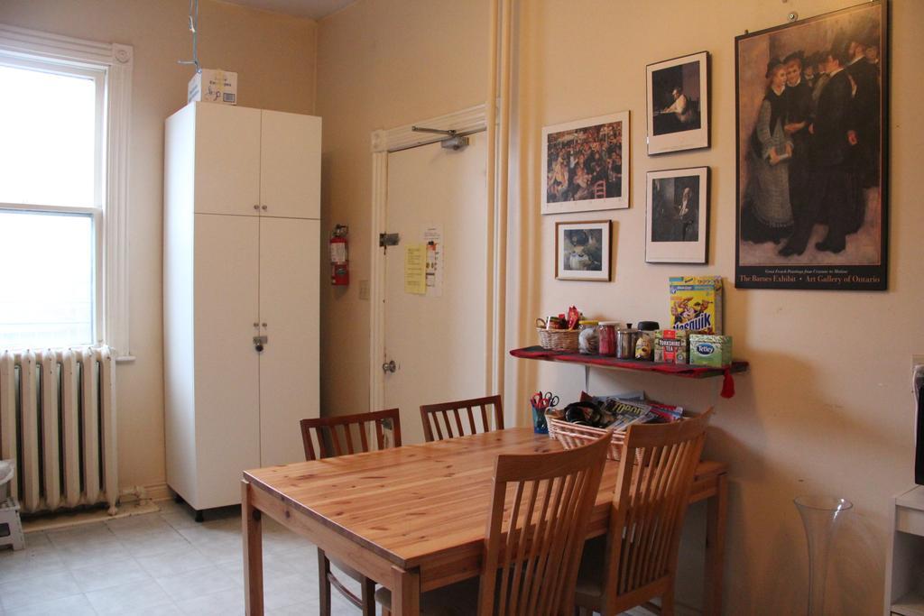 Spadina 11 Guesthouse Toronto Extérieur photo